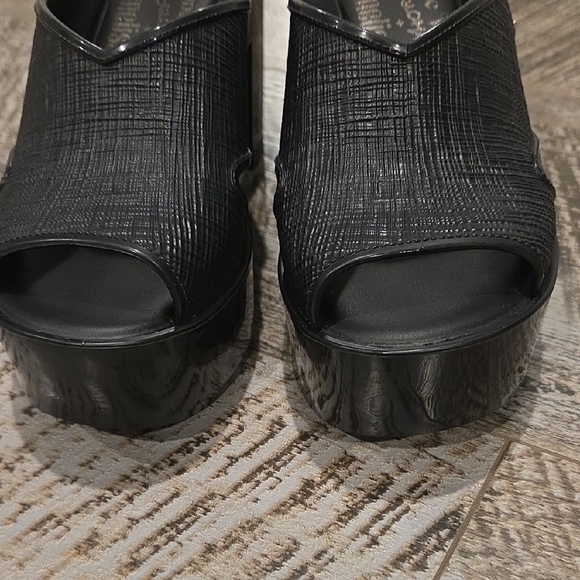 Vivienne Westwood Textured Black Platform Sandals - Picture 12 of 15